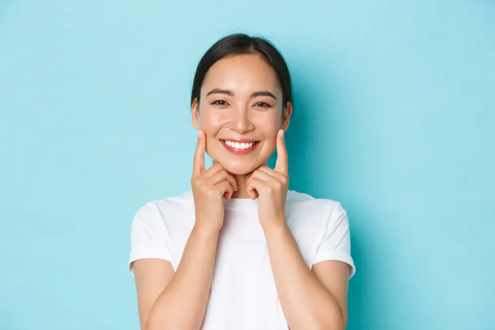 A patient with clean and healthy teeth after a scale and clean appointment.