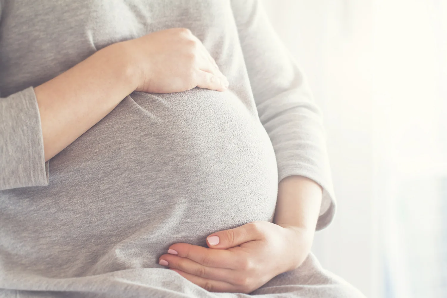 A pregnant woman should avoid teeth whitening treatments.